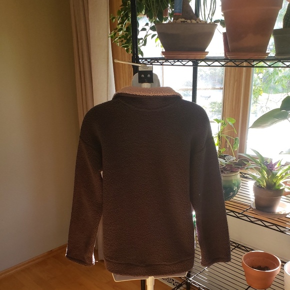 Old Navy  Fleece Jacket in grey and pink - Picture 3 of 7